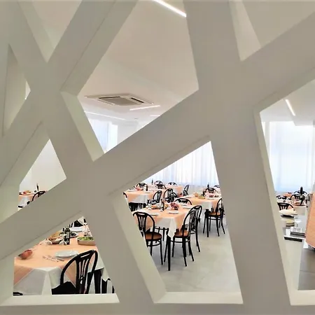 Madrid 3* רימיני