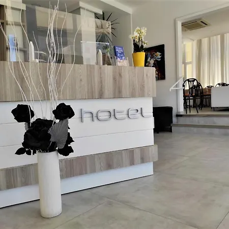 מלון Madrid רימיני