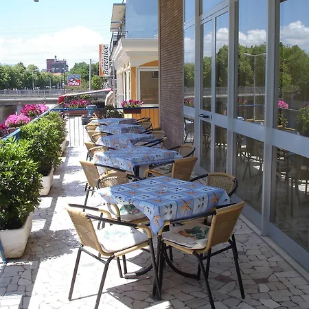 Отель Madrid 3*